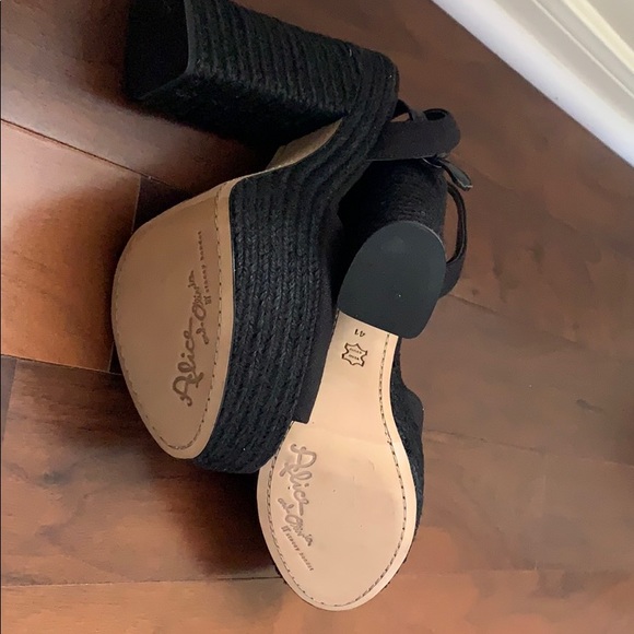 Shoes - Picture 3 of 4